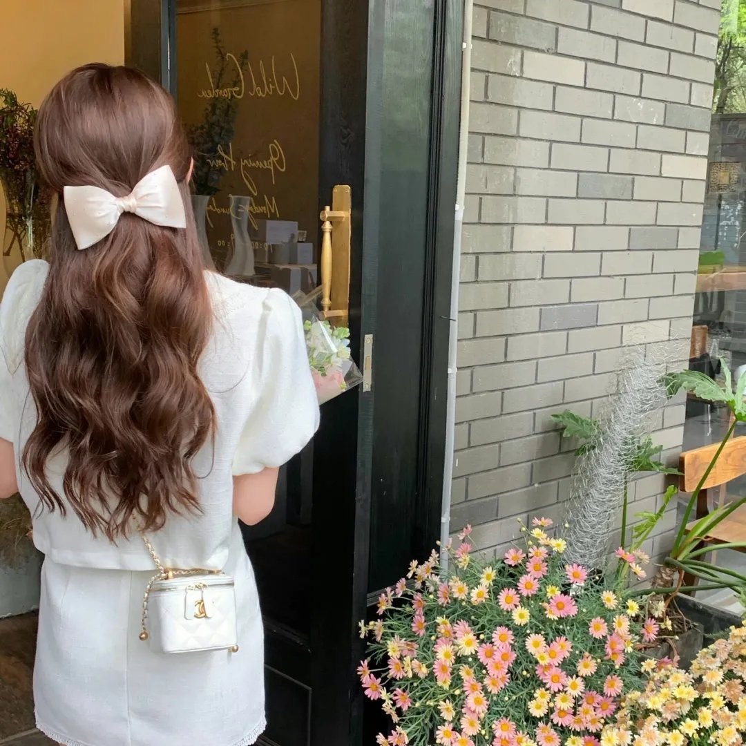 年轻女子